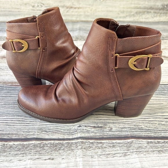 Baretraps Reliance Ankle Booties with Buckle
Brown Size 7.5 - Picture 1 of 9